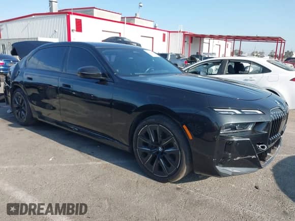 2023 BMW 7 Series 740i z VIN WBA23EH0XPCM62959, wystawiony jako IAAI lot #43051879 z przebiegiem 39 815 mil mil oraz . Historia ofert i sprzedaży dostępna na DreamBid. Obrazek 1.