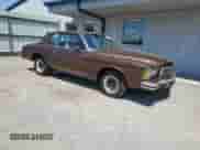 1978 Chevrolet Monte Carlo z VIN 1Z37U81479578, wystawiony jako Copart lot #63252805 z przebiegiem 68 608 mil mil oraz Czysty tytuł • Clean title. Historia ofert i sprzedaży dostępna na DreamBid. Obrazek 4.