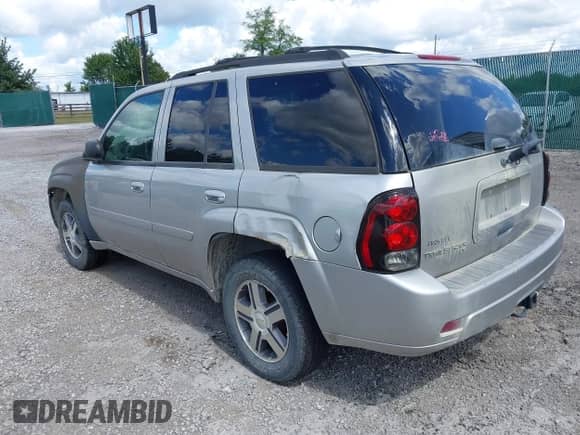 2007 Chevrolet TrailBlazer LS с VIN 1GNDT13S872205759, выставлен на аукционе IAAI как лот 43075154 с пробегом 274 697 миль миль и . История ставок и продаж доступна на DreamBid. Изображение 3.