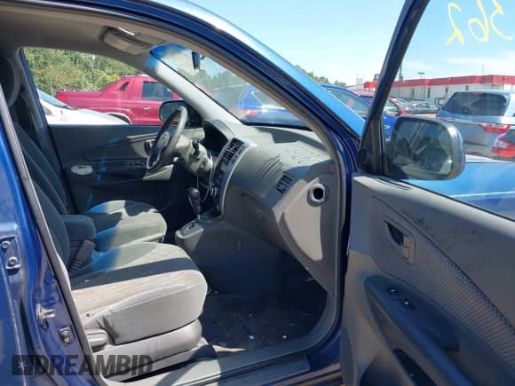 2007 Hyundai Tucson SE z VIN KM8JN12D37U668224, wystawiony jako IAAI lot #43129362 z przebiegiem 125 595 mil mil oraz . Historia ofert i sprzedaży dostępna na DreamBid. Obrazek 5.