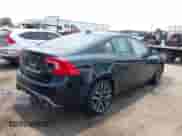 2018 Volvo S60 Dynamic с VIN YV126MFL4J2458009, выставлен на аукционе IAAI как лот 42396373 с пробегом 175 270 миль миль и . История ставок и продаж доступна на DreamBid. Изображение 4.