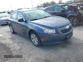 2013 Chevrolet Cruze LS с VIN 1G1PB5SH7D7288534, выставлен на аукционе IAAI как лот 42081397 с пробегом 112 487 миль миль и . История ставок и продаж доступна на DreamBid. Изображение 1.