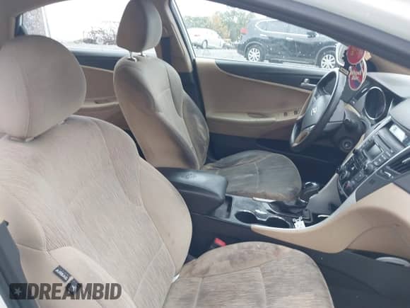 2014 Hyundai Sonata GLS z VIN 5NPEB4AC2EH926099, wystawiony jako IAAI lot #43537846 z przebiegiem 223 373 mil mil oraz . Historia ofert i sprzedaży dostępna na DreamBid. Obrazek 5.