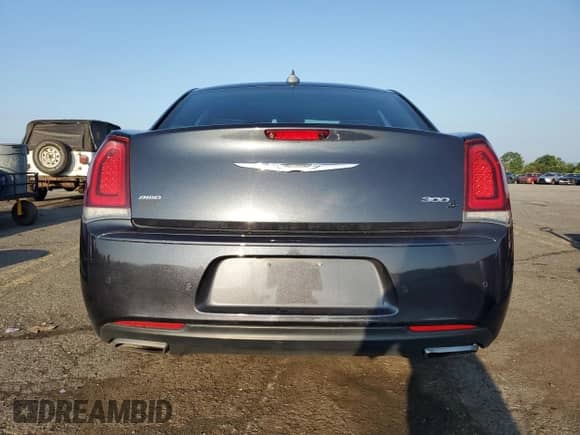 2018 Chrysler 300 S с VIN 2C3CCAGG5JH181630, выставлен на аукционе Copart как лот 68450075 с пробегом 110 421 миль миль и Списание • Salvage title. История ставок и продаж доступна на DreamBid. Изображение 6.