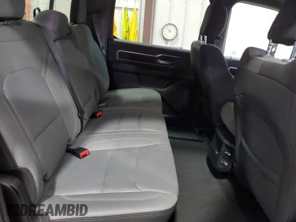 2023 Ram 1500 Big Horn z VIN 1C6RREFG8PN654294, wystawiony jako Copart lot #64690974 z przebiegiem 26 142 mil mil oraz Szkoda całkowita • Salvage title. Historia ofert i sprzedaży dostępna na DreamBid. Obrazek 10.