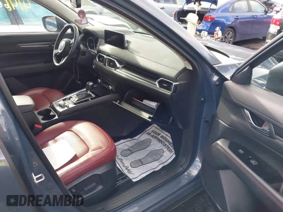 2022 Mazda CX-5 S Carbon Edition z VIN JM3KFBCM7N0579780, wystawiony jako IAAI lot #41460860 z przebiegiem 43 479 mil mil oraz . Historia ofert i sprzedaży dostępna na DreamBid. Obrazek 5.