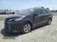 2021 Toyota Sienna Limited z VIN 5TDZSKFCXMS004655, wystawiony jako Copart lot #60366285 z przebiegiem 62 946 mil mil oraz Szkoda całkowita • Salvage title. Historia ofert i sprzedaży dostępna na DreamBid. Obrazek 1.