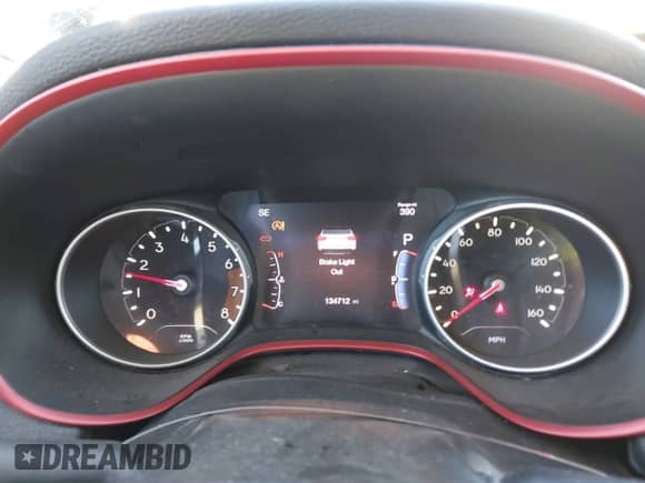 2018 Jeep Compass Trailhawk z VIN 3C4NJDDB4JT231283, wystawiony jako IAAI lot #43371219 z przebiegiem 134 712 mil mil oraz . Historia ofert i sprzedaży dostępna na DreamBid. Obrazek 7.