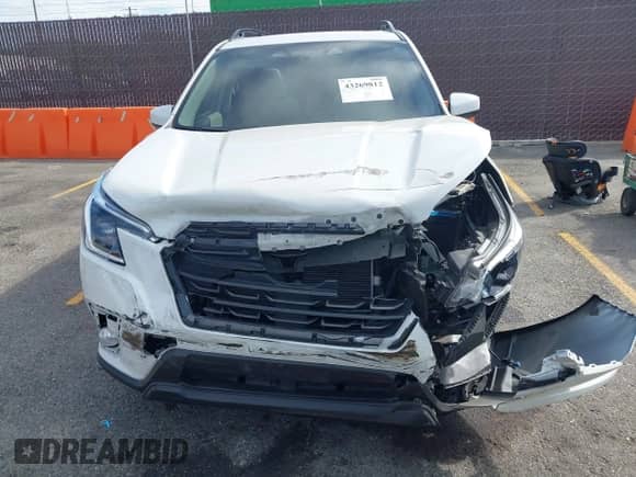 2022 Subaru Forester Premium z VIN JF2SKAEC8NH428288, wystawiony jako IAAI lot #43269812 z przebiegiem 48 286 mil mil oraz . Historia ofert i sprzedaży dostępna na DreamBid. Obrazek 12.