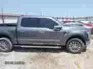 2024 Ford F-150 Lariat z VIN 1FTFW5L57RFB58262, wystawiony jako IAAI lot #42255702 z przebiegiem 4 763 mil mil oraz . Historia ofert i sprzedaży dostępna na DreamBid. Obrazek 13.