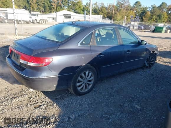 2007 Hyundai Azera SE with VIN KMHFC46F07A225913, listed as a IAAI auction lot 43406550 with 82,906 mi miles and . Bid and sale history available at DreamBid. Image 4.