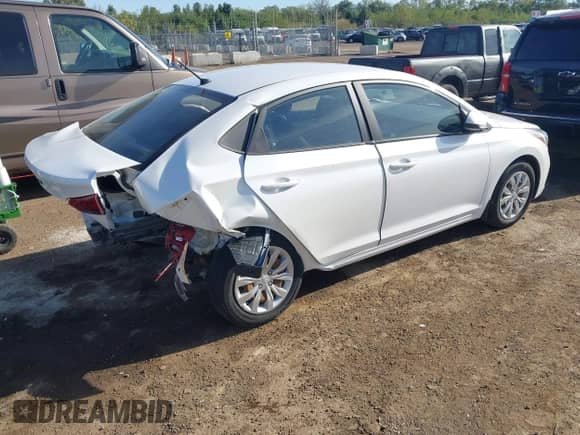 2020 Hyundai Accent SE z VIN 3KPC24A64LE126326, wystawiony jako IAAI lot #43422687 z przebiegiem 54 488 mil mil oraz . Historia ofert i sprzedaży dostępna na DreamBid. Obrazek 4.