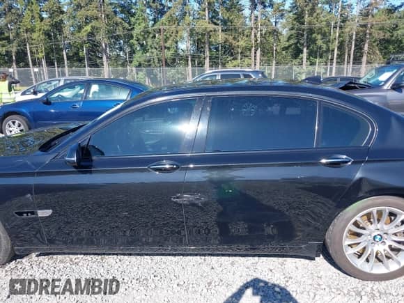 2014 BMW 7 Series ALPINA B7 xDrive z VIN WBAYF8C52ED653210, wystawiony jako IAAI lot #42344126 z przebiegiem 59 249 mil mil oraz . Historia ofert i sprzedaży dostępna na DreamBid. Obrazek 15.