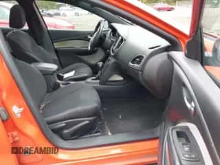 2015 Dodge Dart SXT с VIN 1C3CDFBBXFD311282, выставлен на аукционе IAAI как лот 43414322 с пробегом 173 764 миль миль и . История ставок и продаж доступна на DreamBid. Изображение 5.