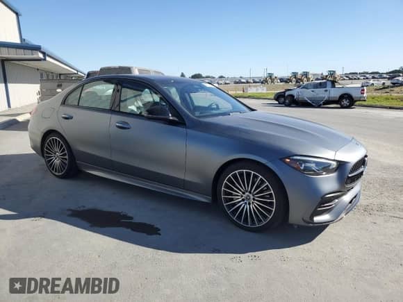 2022 Mercedes-Benz C 300 with VIN W1KAF4GB0NR018718, listed as a Copart auction lot 68028015 with 27,984 mi miles and Salvage title. Bid and sale history available at DreamBid. Image 4.