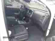 2022 Chevrolet Colorado 2WD LT z VIN 1GCGSCEAXN1299106, wystawiony jako IAAI lot #42979943 z przebiegiem 66 317 mil mil oraz . Historia ofert i sprzedaży dostępna na DreamBid. Obrazek 5.