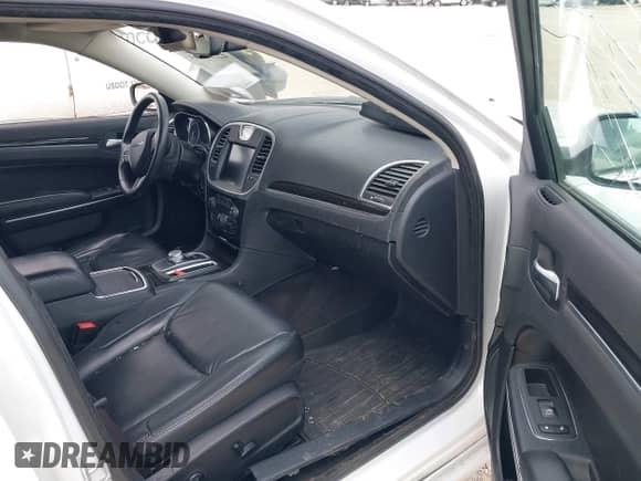 2016 Chrysler 300 Anniversary Edition с VIN 2C3CCAAG5GH261138, выставлен на аукционе IAAI как лот 42229995 с пробегом 108 501 миль миль и . История ставок и продаж доступна на DreamBid. Изображение 5.