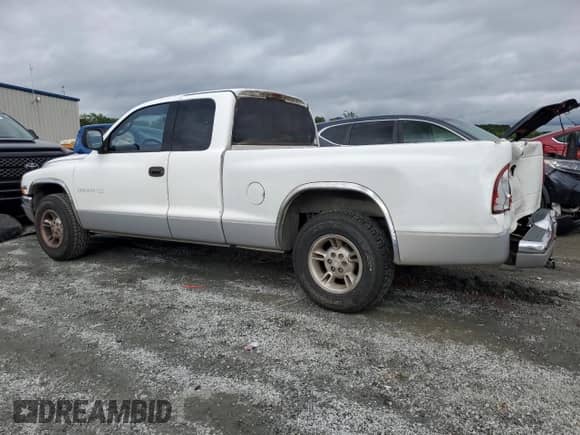 2000 Dodge Dakota Sport with VIN 1B7GL22N1YS758889, listed as a Copart auction lot 59885015 with 231,228 mi miles and Salvage title. Bid and sale history available at DreamBid. Image 2.