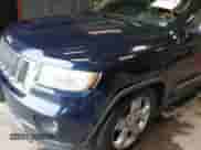 2012 Jeep Grand Cherokee Overland z VIN 1C4RJFCG1CC262788, wystawiony jako IAAI lot #43212743 z przebiegiem 211 731 mil mil oraz . Historia ofert i sprzedaży dostępna na DreamBid. Obrazek 6.