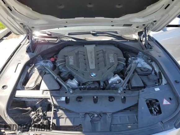 2012 BMW 7 Series 750Li с VIN WBAKB8C5XCC965182, выставлен на аукционе Copart как лот 68873985 с пробегом Не указан миль и Списание • Salvage title. История ставок и продаж доступна на DreamBid. Изображение 11.
