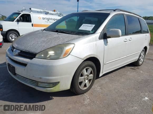 2004 Toyota Sienna XLE z VIN 5TDZA22C14S024074, wystawiony jako IAAI lot #43291649 z przebiegiem 274 503 mil mil oraz . Historia ofert i sprzedaży dostępna na DreamBid. Obrazek 2.