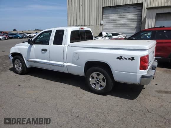 2005 Dodge Dakota with VIN 1D7HW52N15S179593, listed as a Copart auction lot 60437385 with 130,077 mi miles and Salvage title. Bid and sale history available at DreamBid. Image 2.