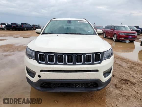 2018 Jeep Compass Latitude z VIN 3C4NJCBB9JT108608, wystawiony jako Copart lot #62002645 z przebiegiem 116 450 mil mil oraz Czysty tytuł • Clean title. Historia ofert i sprzedaży dostępna na DreamBid. Obrazek 5.