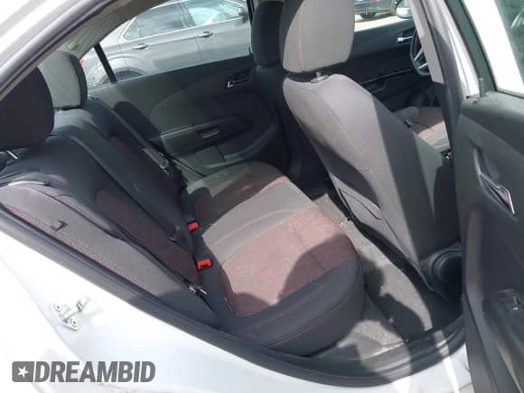 2020 Chevrolet Sonic LT с VIN 1G1JD5SB6L4100503, выставлен на аукционе IAAI как лот 42085062 с пробегом 45 415 миль миль и . История ставок и продаж доступна на DreamBid. Изображение 8.