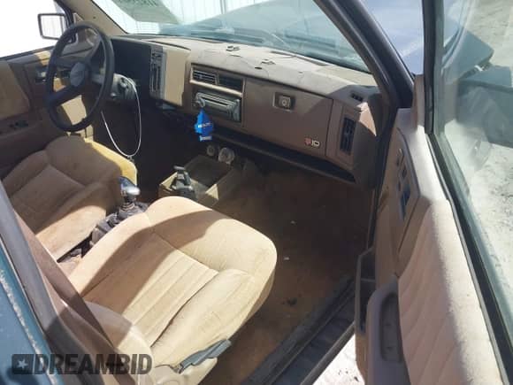 1994 Chevrolet Blazer z VIN 1GNCS13W3R0180933, wystawiony jako IAAI lot #41823501 z przebiegiem 259 563 mil mil oraz . Historia ofert i sprzedaży dostępna na DreamBid. Obrazek 5.