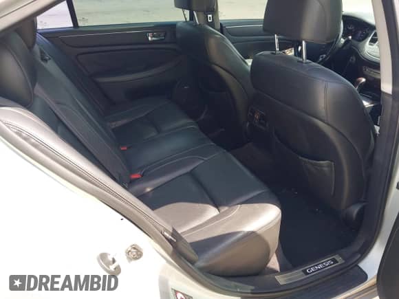 2011 Hyundai Genesis z VIN KMHGC4DF8BU132216, wystawiony jako IAAI lot #43068951 z przebiegiem 203 992 mil mil oraz . Historia ofert i sprzedaży dostępna na DreamBid. Obrazek 8.