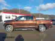 2017 Toyota Tundra Platinum с VIN 5TFAY5F17HX637514, выставлен на аукционе IAAI как лот 41519362 с пробегом 152 935 миль миль и . История ставок и продаж доступна на DreamBid. Изображение 14.