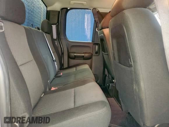 2010 GMC Sierra 1500 SLE z VIN 1GTSCVE08AZ290989, wystawiony jako Copart lot #69817275 z przebiegiem 226 178 mil mil oraz Czysty tytuł • Clean title. Historia ofert i sprzedaży dostępna na DreamBid. Obrazek 10.