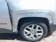 2017 Jeep Renegade Latitude z VIN ZACCJABB9HPE58639, wystawiony jako IAAI lot #42083266 z przebiegiem 154 061 mil mil oraz . Historia ofert i sprzedaży dostępna na DreamBid. Obrazek 6.