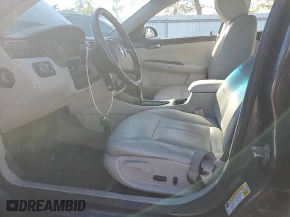 2011 Chevrolet Impala LTZ z VIN 2G1WC5EM7B1190230, wystawiony jako Copart lot #85266675 z przebiegiem 150 401 mil mil oraz Szkoda całkowita • Salvage title. Historia ofert i sprzedaży dostępna na DreamBid. Obrazek 7.