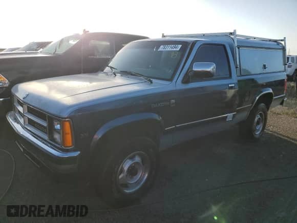 1989 Dodge Dakota z VIN 1B7GG26X9KS021432, wystawiony jako Copart lot #78311494 z przebiegiem 106 224 mil mil oraz Nie do naprawy • Non repairable. Historia ofert i sprzedaży dostępna na DreamBid. Obrazek 1.