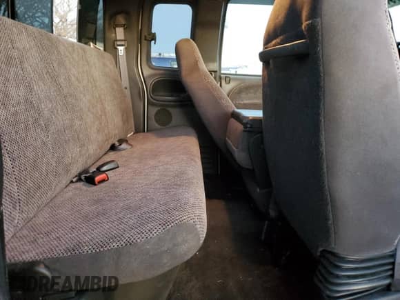 2000 Dodge 3500 с VIN 1B7MC33W5YJ150623, выставлен на аукционе Copart как лот 79188684 с пробегом 243 752 миль миль и На запчасти • Non repairable. История ставок и продаж доступна на DreamBid. Изображение 10.