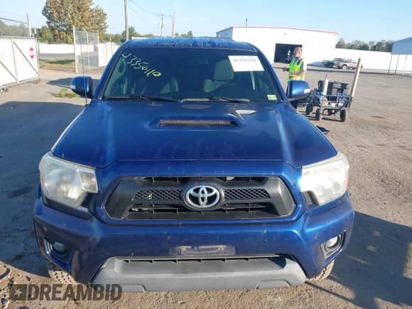 2014 Toyota Tacoma with VIN 3TMMU4FN9EM062713, listed as a IAAI auction lot 43356110 with 279,448 mi miles and . Bid and sale history available at DreamBid. Image 12.