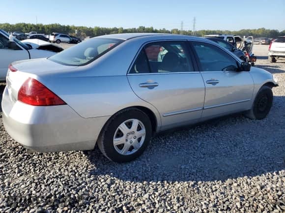 2007 Honda Accord LX with VIN 3HGCM56407G709284, listed as a Copart auction lot 85158215 with 221,099 mi miles and Salvage title. Bid and sale history available at DreamBid. Image 3.