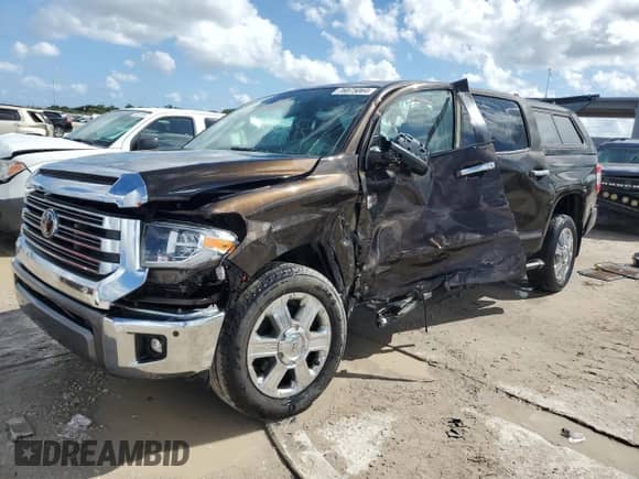 2020 Toyota Tundra Platinum с VIN 5TFGY5F15LX270602, выставлен на аукционе Copart как лот 76875064 с пробегом 54 258 миль миль и Списание • Salvage title. История ставок и продаж доступна на DreamBid. Изображение 1.