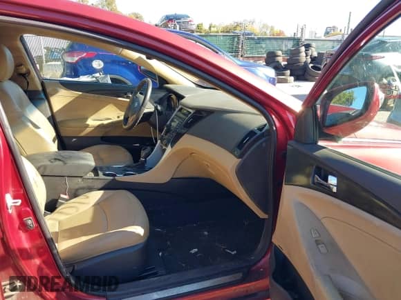 2013 Hyundai Sonata SE с VIN 5NPEC4AC9DH649723, выставлен на аукционе IAAI как лот 43492989 с пробегом 149 612 миль миль и . История ставок и продаж доступна на DreamBid. Изображение 5.