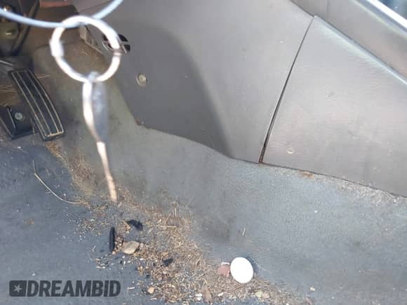 2003 Nissan Frontier XE z VIN 1N6DD26T93C456470, wystawiony jako IAAI lot #39643098 z przebiegiem 237 317 mil mil oraz . Historia ofert i sprzedaży dostępna na DreamBid. Obrazek 11.