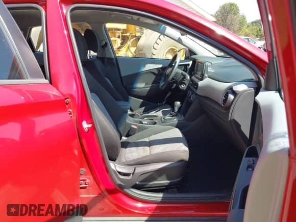 2021 Hyundai Kona SE с VIN KM8K12AA8MU645143, выставлен на аукционе IAAI как лот 43177394 с пробегом 104 200 миль миль и . История ставок и продаж доступна на DreamBid. Изображение 5.
