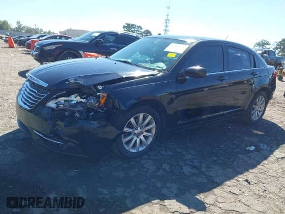 2013 Chrysler 200 Touring с VIN 1C3CCBBB7DN578785, выставлен на аукционе IAAI как лот 43357398 с пробегом 210 816 миль миль и . История ставок и продаж доступна на DreamBid. Изображение 2.