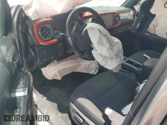 2020 Toyota Tacoma SR5 с VIN 5TFAZ5CN1LX090978, выставлен на аукционе Copart как лот 64010265 с пробегом 117 433 миль миль и Списание • Salvage title. История ставок и продаж доступна на DreamBid. Изображение 8.