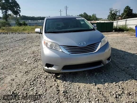 2017 Toyota Sienna LE Auto Access Seat z VIN 5TDKZ3DC1HS898153, wystawiony jako Copart lot #80461285 z przebiegiem 135 733 mil mil oraz Szkoda całkowita • Salvage title. Historia ofert i sprzedaży dostępna na DreamBid. Obrazek 14.