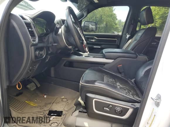 2020 Ram 1500 Laramie z VIN 1C6SRFRT7LN288368, wystawiony jako Copart lot #65631625 z przebiegiem 66 269 mil mil oraz Szkoda całkowita • Salvage title. Historia ofert i sprzedaży dostępna na DreamBid. Obrazek 7.