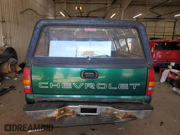 2000 Chevrolet Silverado 1500 with VIN 1GCEC14V9YE336558, listed as a Copart auction lot 48103205 with 265,858 mi miles and Clean title. Bid and sale history available at DreamBid. Image 10.