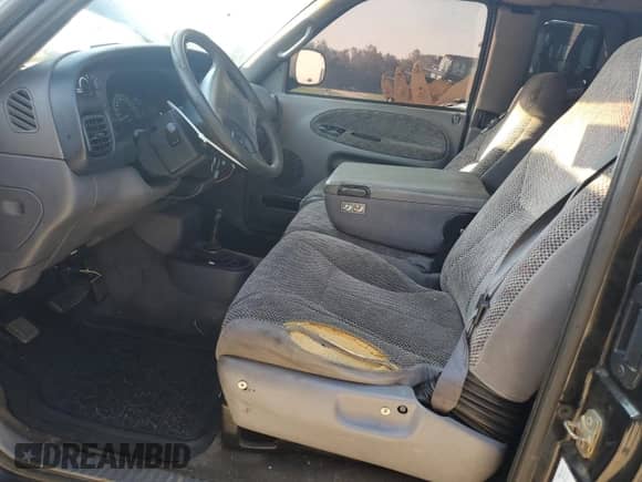 1998 Dodge 1500 z VIN 1B7HF13Z6WJ123712, wystawiony jako Copart lot #74737054 z przebiegiem 207 708 mil mil oraz Szkoda całkowita • Salvage title. Historia ofert i sprzedaży dostępna na DreamBid. Obrazek 7.