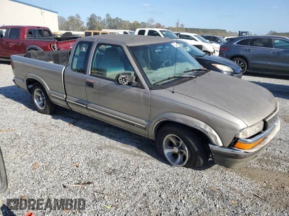 2000 Chevrolet S-10 LS with VIN 1GCCS1950Y8255403, listed as a Copart auction lot 78248924 with Not provided miles and Salvage title. Bid and sale history available at DreamBid. Image 4.