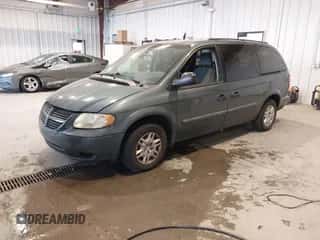 2005 Dodge Caravan SE with VIN 1D4GP24R05B206321, listed as a IAAI auction lot 43407335 with 206,806 mi miles and . Bid and sale history available at DreamBid. Image 2.
